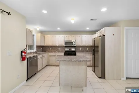 12 Liberty Court Secaucus NJ 07094