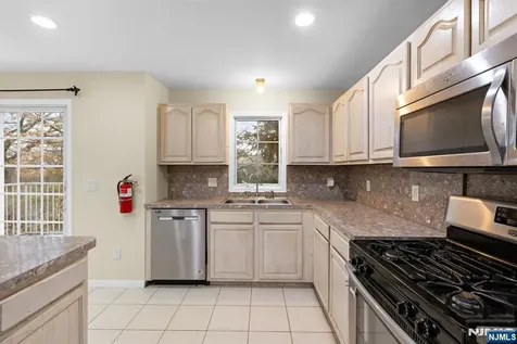 12 Liberty Court Secaucus NJ 07094