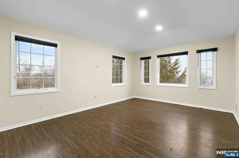 12 Liberty Court Secaucus NJ 07094