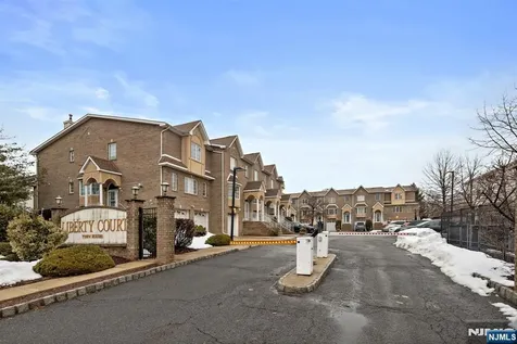 12 Liberty Court Secaucus NJ 07094