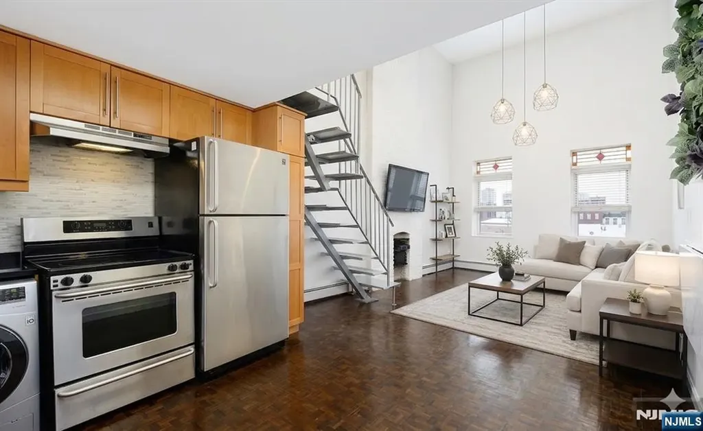 212 9th Street Jersey City NJ 07302