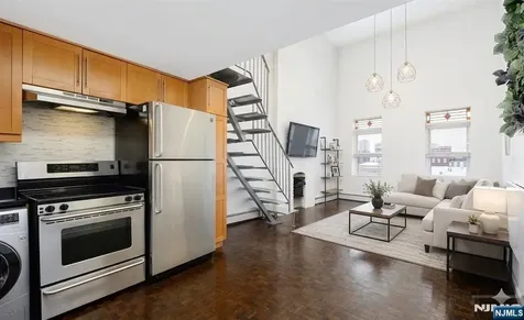 212 9th Street Jersey City NJ 07302