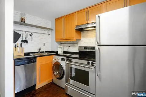 212 9th Street Jersey City NJ 07302