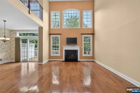 33 Windsor Lane Ramsey NJ 07446