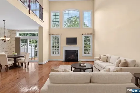 33 Windsor Lane Ramsey NJ 07446