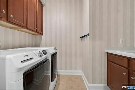 33 Windsor Lane Ramsey NJ 07446