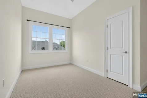 33 Windsor Lane Ramsey NJ 07446