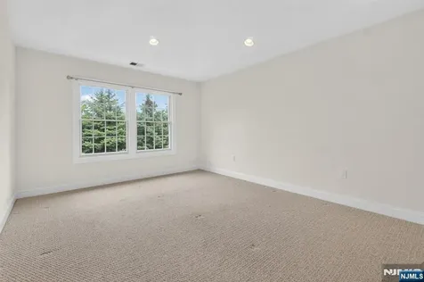 33 Windsor Lane Ramsey NJ 07446