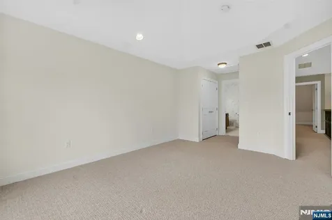 33 Windsor Lane Ramsey NJ 07446