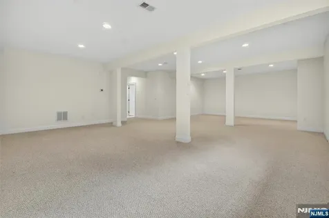 33 Windsor Lane Ramsey NJ 07446
