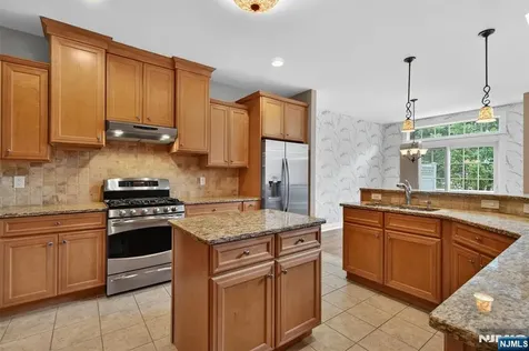 33 Windsor Lane Ramsey NJ 07446