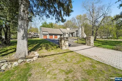 11 Carlough Road Upper Saddle River NJ 07458