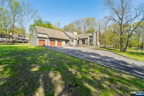 11 Carlough Road Upper Saddle River NJ 07458