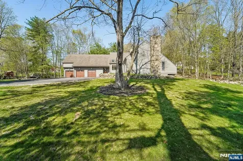 11 Carlough Road Upper Saddle River NJ 07458