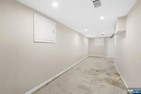 520 Prospect Place Lyndhurst NJ 07071