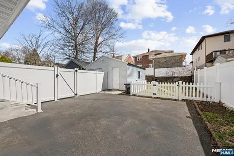 520 Prospect Place Lyndhurst NJ 07071