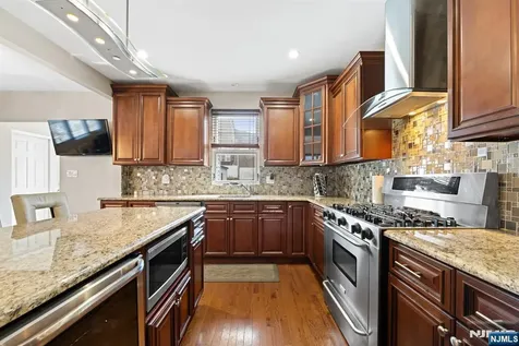 520 Prospect Place Lyndhurst NJ 07071