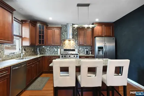 520 Prospect Place Lyndhurst NJ 07071