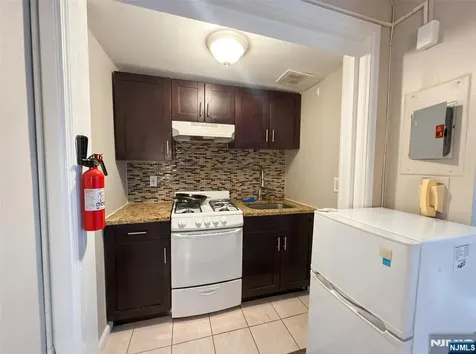 3021 Edwin Fort Lee NJ 07024