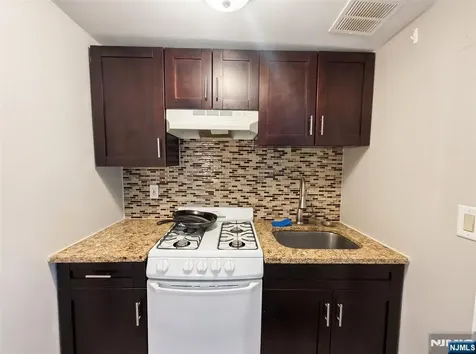 3021 Edwin Fort Lee NJ 07024