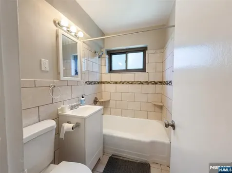 3021 Edwin Fort Lee NJ 07024