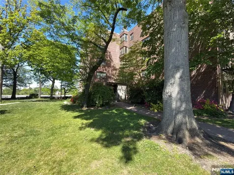 3021 Edwin Fort Lee NJ 07024