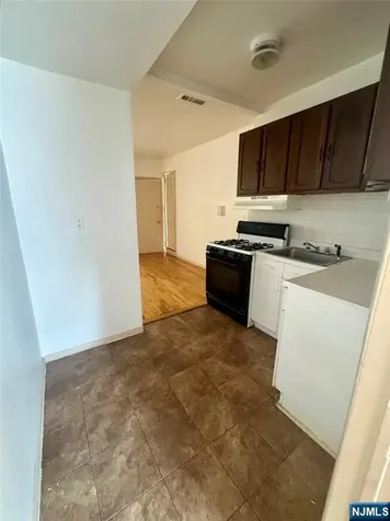 87 Main Street Bergenfield NJ 07621