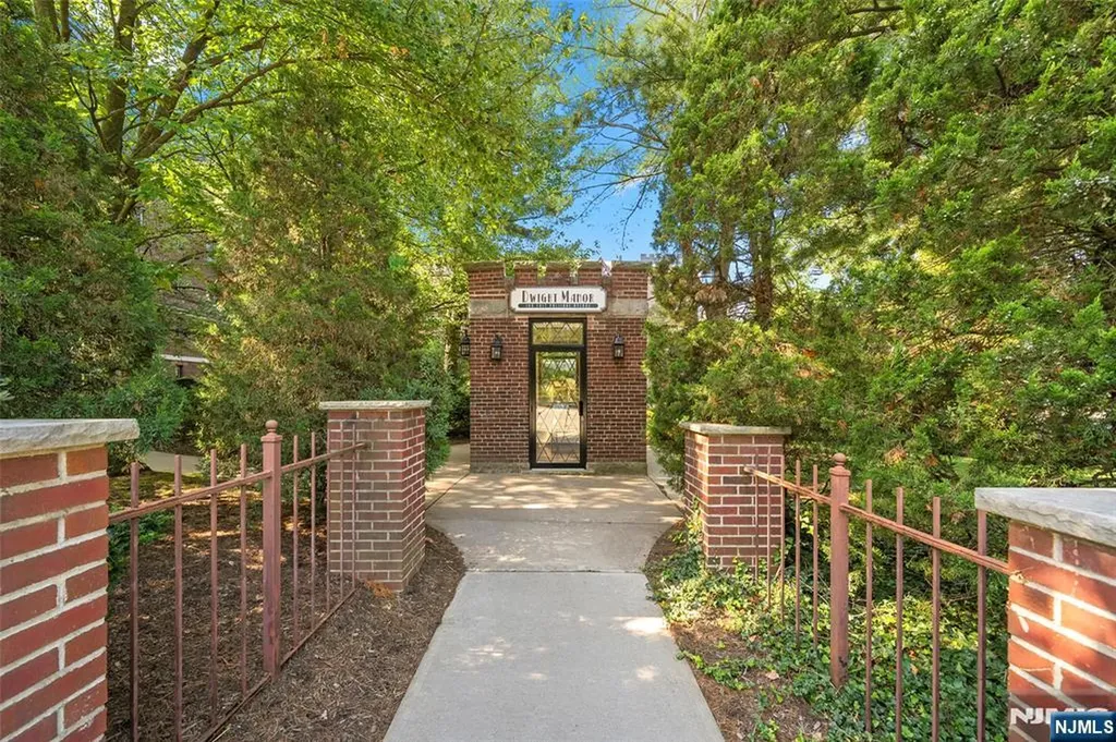 100 Palisade Avenue Englewood NJ 07631