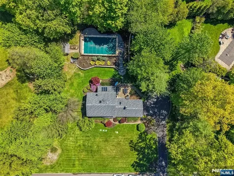 248 Wayfair Circle Franklin Lakes NJ 07417