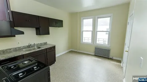 428 Avon Avenue Newark NJ 07108