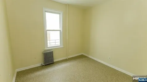 428 Avon Avenue Newark NJ 07108