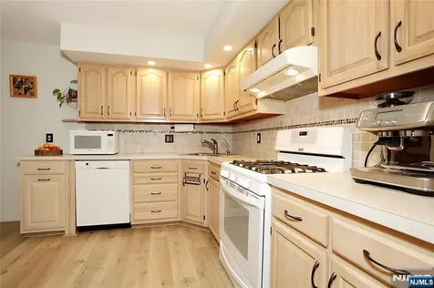 3 Brookside Heights Wanaque NJ 07465