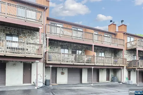 3 Brookside Heights Wanaque NJ 07465