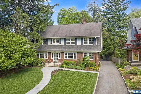 221 Christopher Street Montclair NJ 07042