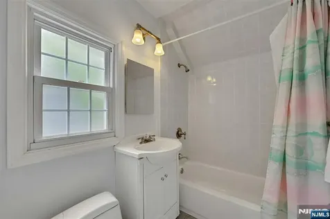 44 Golf Court Teaneck NJ 07666
