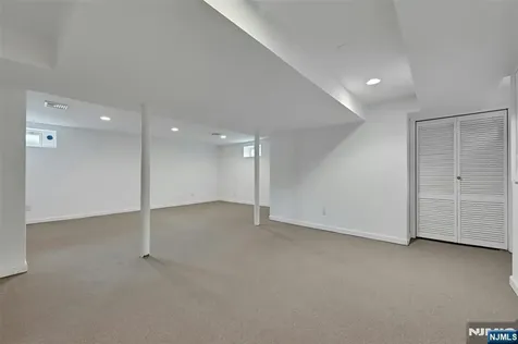 44 Golf Court Teaneck NJ 07666