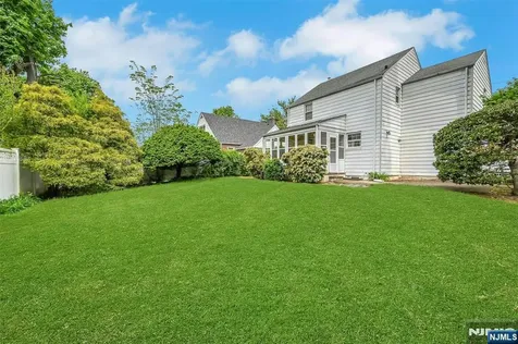44 Golf Court Teaneck NJ 07666
