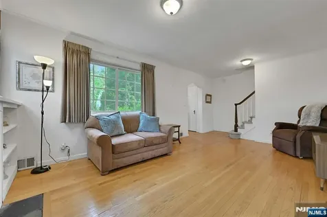 44 Golf Court Teaneck NJ 07666