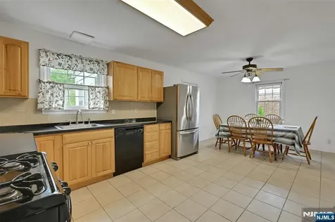 44 Golf Court Teaneck NJ 07666