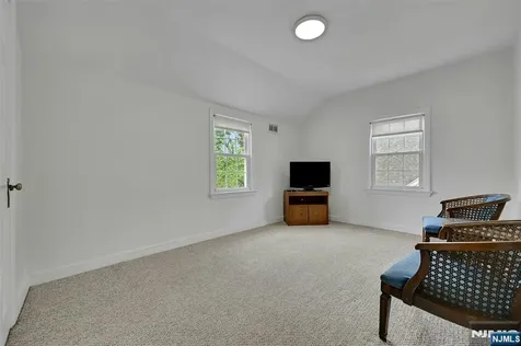 44 Golf Court Teaneck NJ 07666