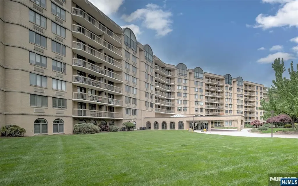10 Smith Manor Boulevard West Orange NJ 07052