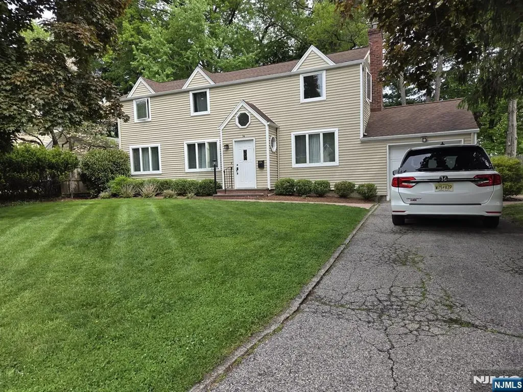 14 Louise Lane Tenafly NJ 07670