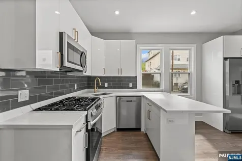 59 Locust Avenue Wallington NJ 07057