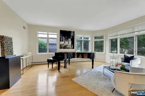 10 Parker Place Old Tappan NJ 07675