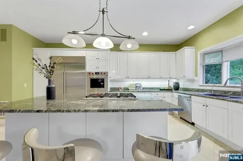 10 Parker Place Old Tappan NJ 07675