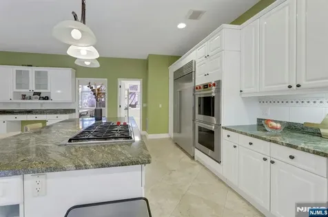 10 Parker Place Old Tappan NJ 07675