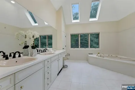 10 Parker Place Old Tappan NJ 07675