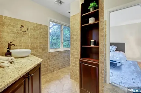10 Parker Place Old Tappan NJ 07675
