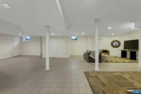 10 Parker Place Old Tappan NJ 07675