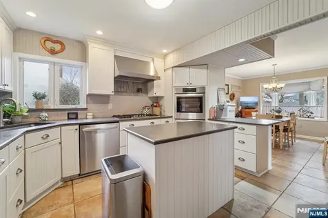 15 Ella Lane Wayne NJ 07470
